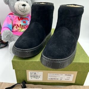 Women's Gucci suede shearling lined ankle boots size 37.5 made in Italy